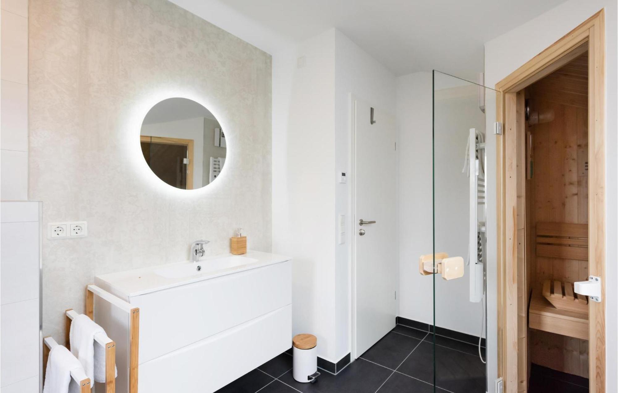 Amazing Apartment In Rechlin With Kitchen Εξωτερικό φωτογραφία